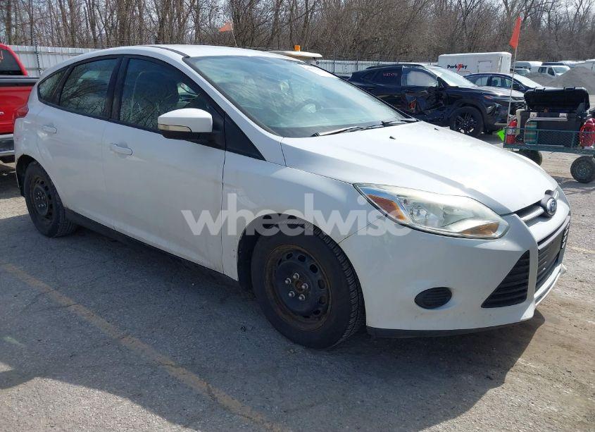 2013 Ford Focus SE (VIN 1FADP3K21DL133924) main photo