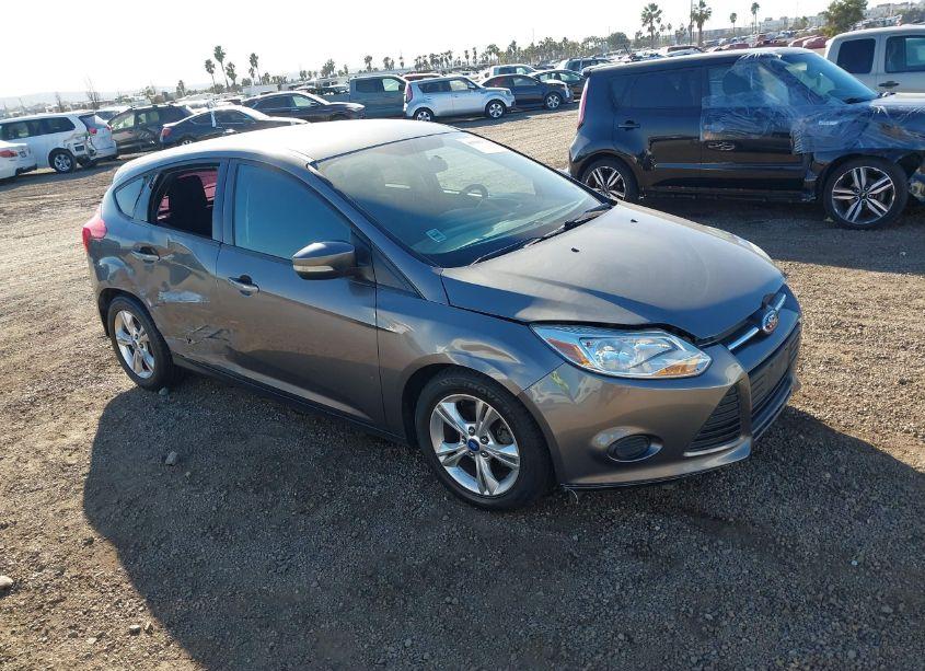 2013 Ford Focus SE (VIN 1FADP3K21DL145166) main photo