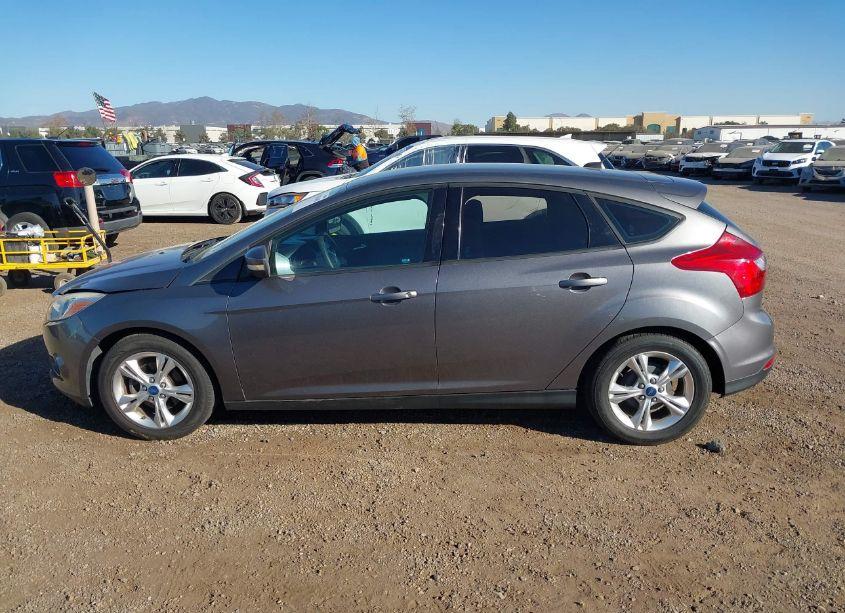 Photo 14 of 2013 Ford Focus SE (VIN 1FADP3K21DL145166)