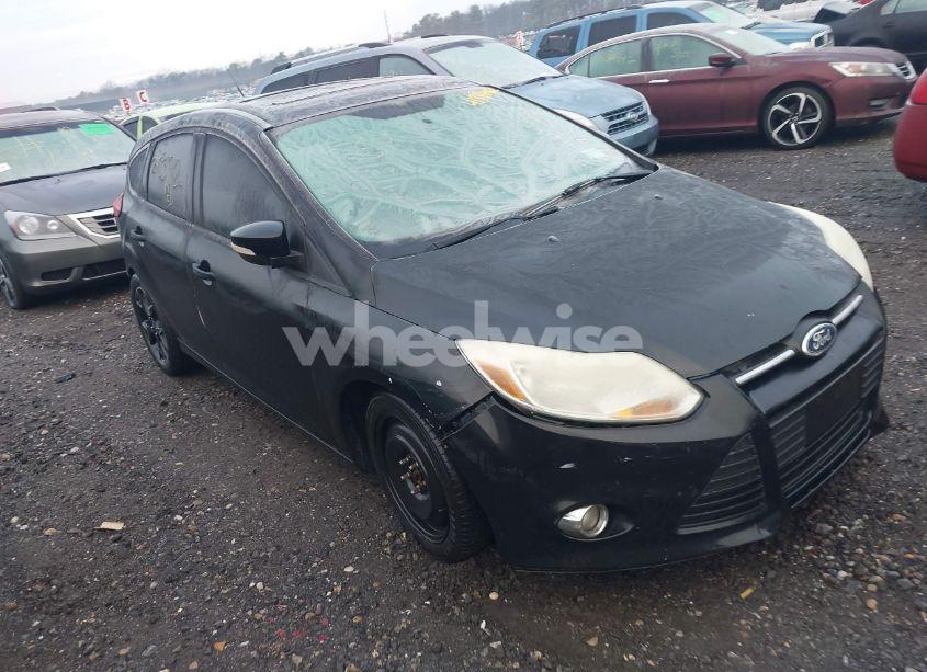 2013 Ford Focus SE (VIN 1FADP3K21DL173954) main photo