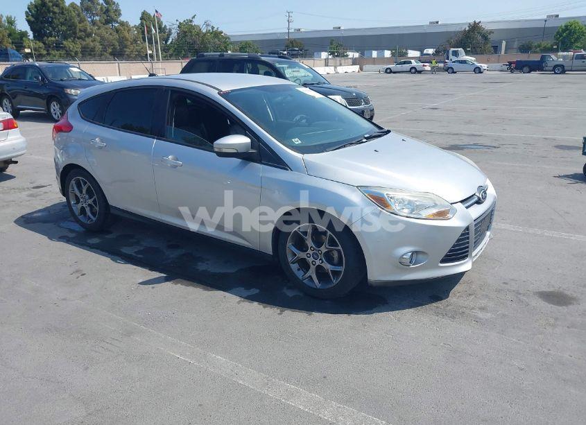 2013 Ford Focus SE (VIN 1FADP3K21DL196196) main photo