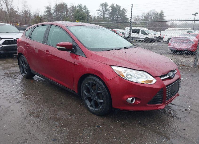2013 Ford Focus SE (VIN 1FADP3K21DL225695) main photo