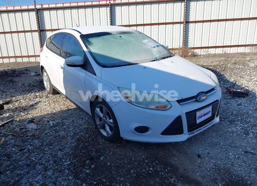 2013 Ford Focus SE (VIN 1FADP3K21DL237667) main photo