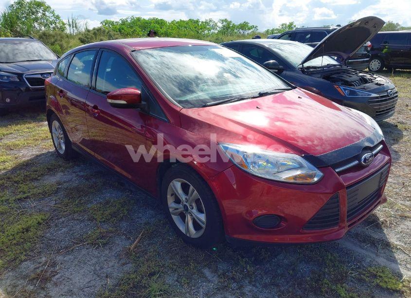 2013 Ford Focus SE (VIN 1FADP3K21DL240892) main photo