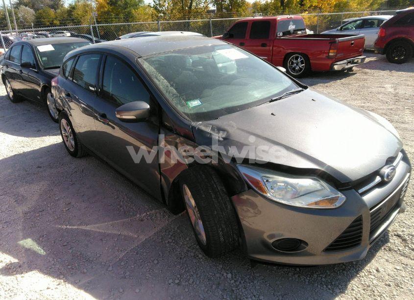 2013 Ford Focus SE (VIN 1FADP3K21DL241671) main photo