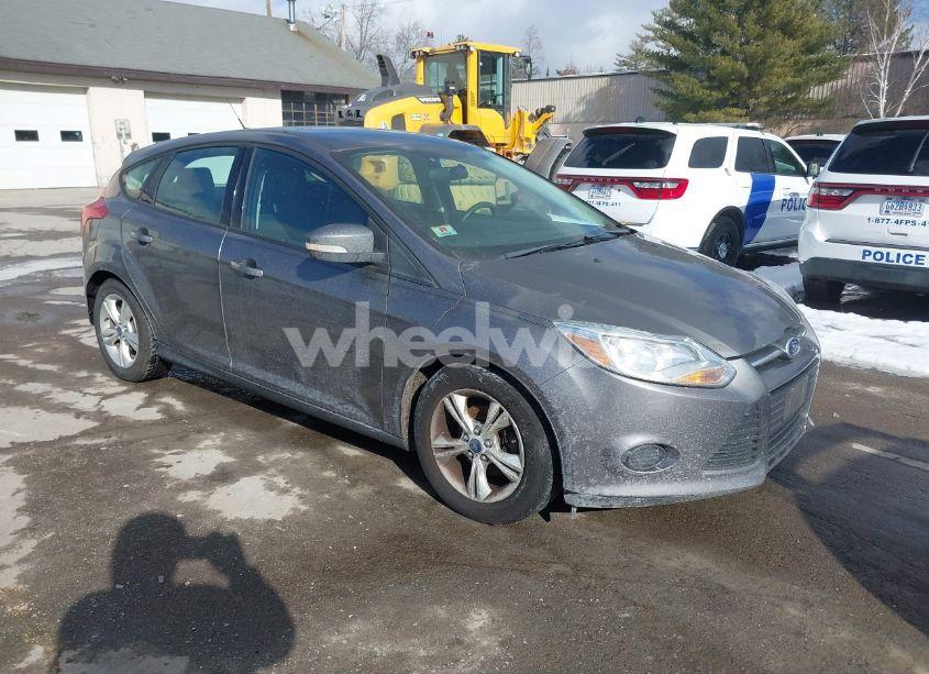 2013 Ford Focus SE (VIN 1FADP3K21DL317129) main photo