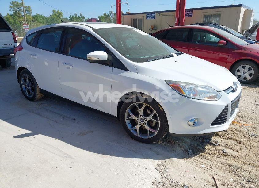 2013 Ford Focus SE (VIN 1FADP3K21DL333573) main photo