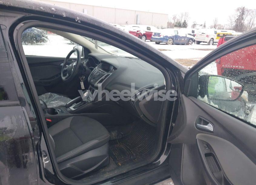 Photo 5 of 2014 Ford Focus SE (VIN 1FADP3K21EL108068)