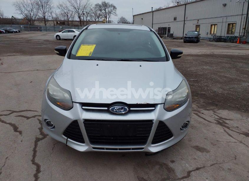 Photo 13 of 2014 Ford Focus SE (VIN 1FADP3K21EL142592)