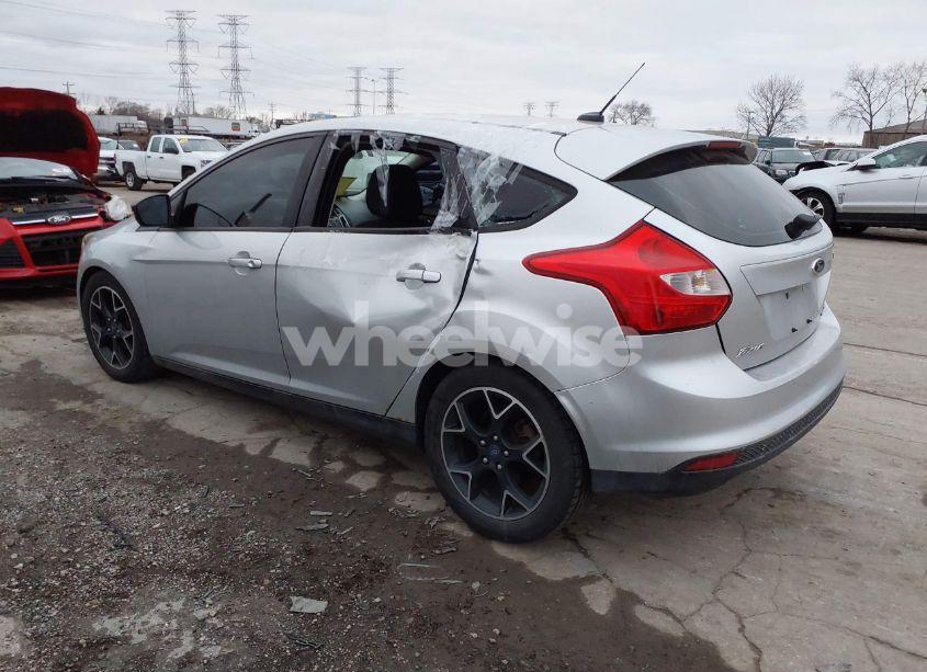 Photo 3 of 2014 Ford Focus SE (VIN 1FADP3K21EL142592)