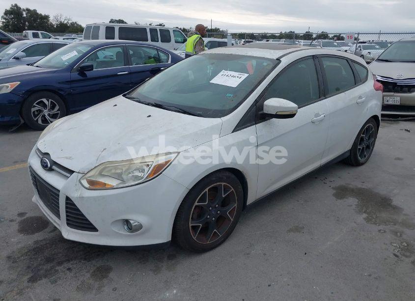 Photo 2 of 2014 Ford Focus SE (VIN 1FADP3K21EL192733)
