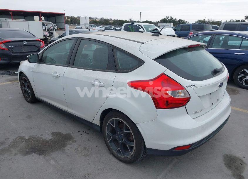 Photo 3 of 2014 Ford Focus SE (VIN 1FADP3K21EL192733)