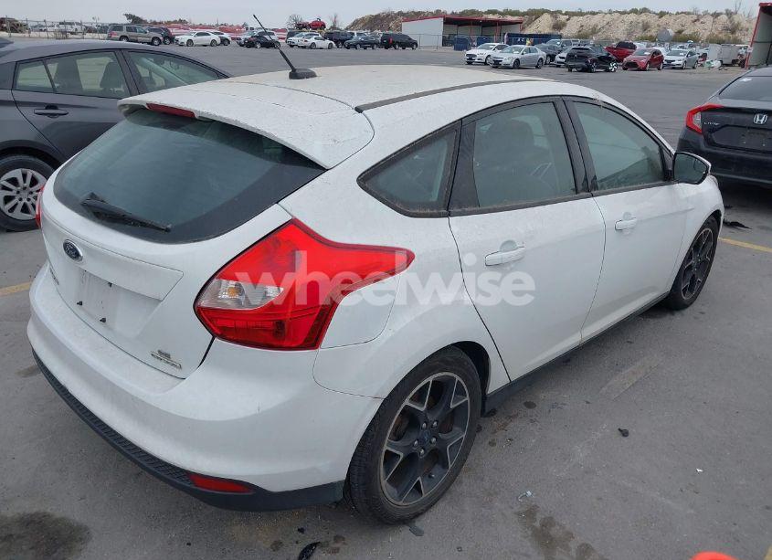 Photo 4 of 2014 Ford Focus SE (VIN 1FADP3K21EL192733)