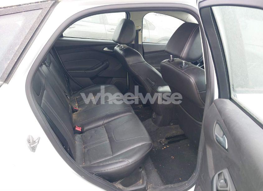 Photo 8 of 2014 Ford Focus SE (VIN 1FADP3K21EL192733)