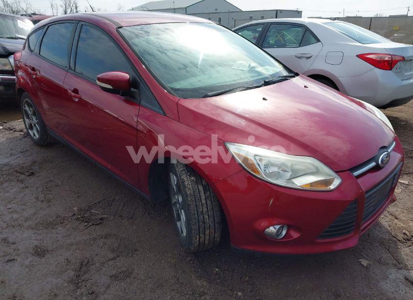 2014 Ford Focus SE (VIN 1FADP3K21EL193946) main photo