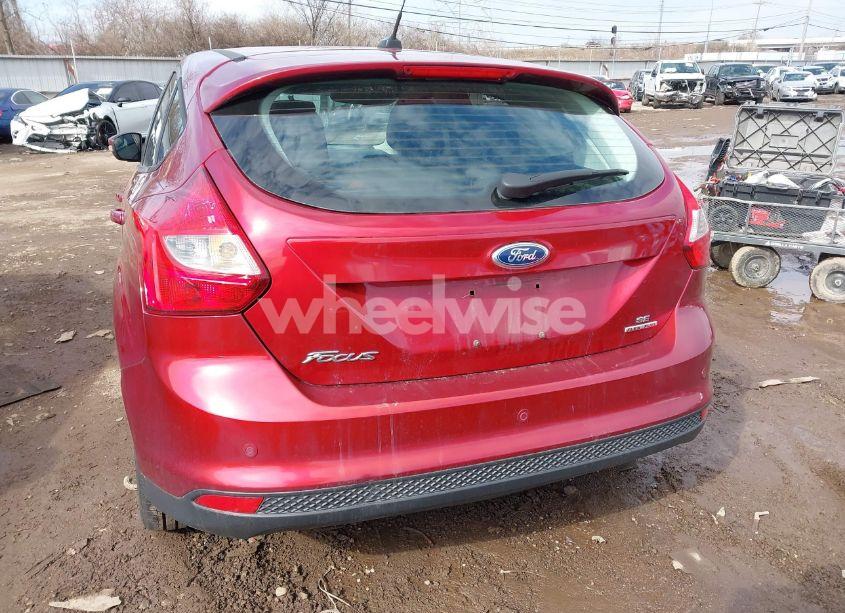 Photo 12 of 2014 Ford Focus SE (VIN 1FADP3K21EL193946)