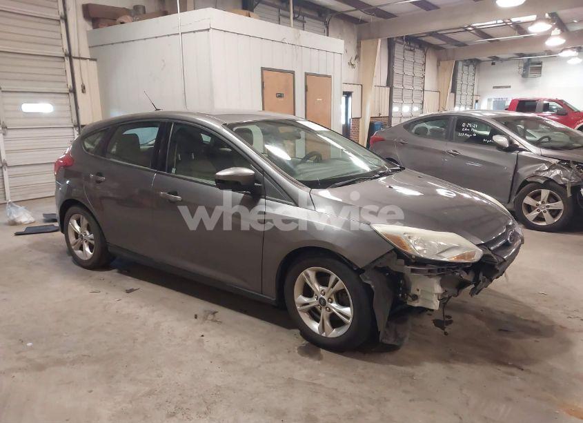 2014 Ford Focus SE (VIN 1FADP3K21EL211345) main photo