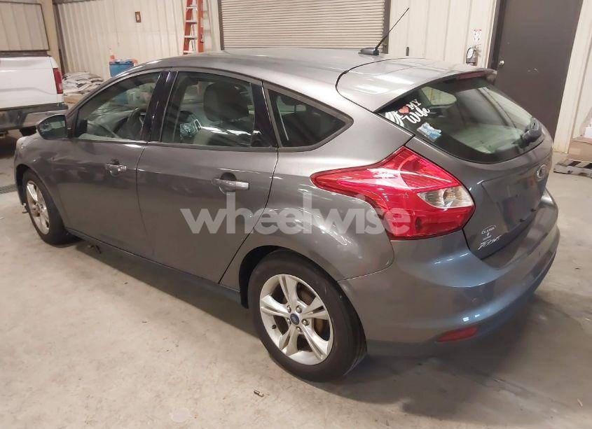 Photo 3 of 2014 Ford Focus SE (VIN 1FADP3K21EL211345)