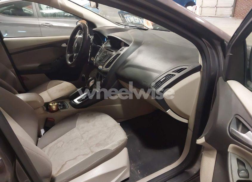 Photo 5 of 2014 Ford Focus SE (VIN 1FADP3K21EL211345)