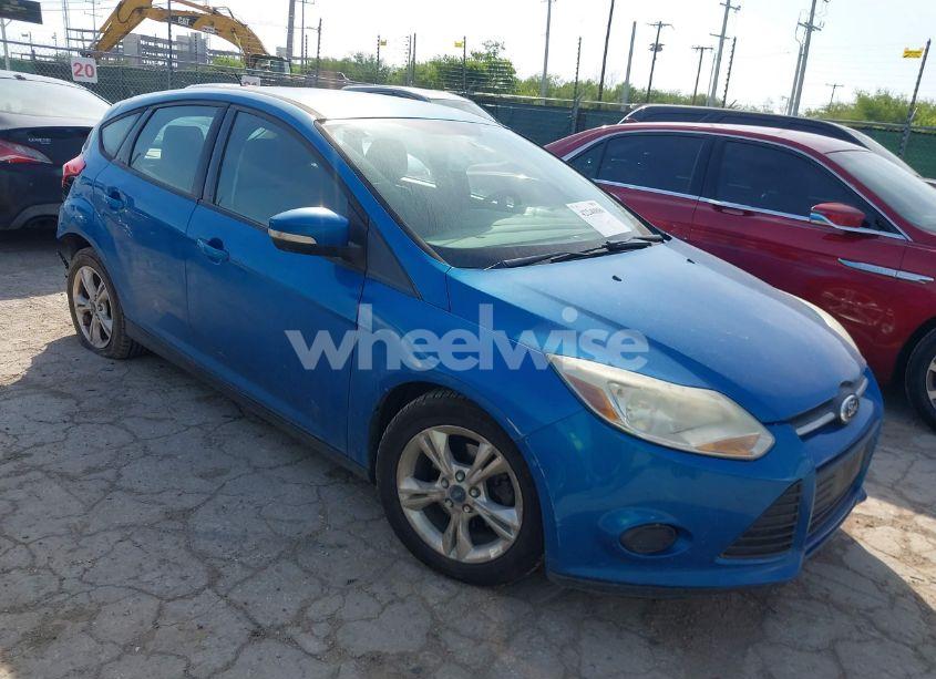 2014 Ford Focus SE (VIN 1FADP3K21EL229294) main photo