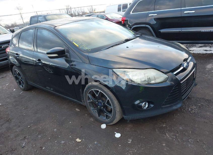 2014 Ford Focus SE (VIN 1FADP3K21EL252879) main photo