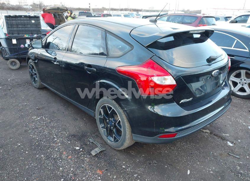 Photo 3 of 2014 Ford Focus SE (VIN 1FADP3K21EL252879)