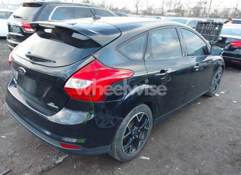Photo 4 of 2014 Ford Focus SE (VIN 1FADP3K21EL252879)