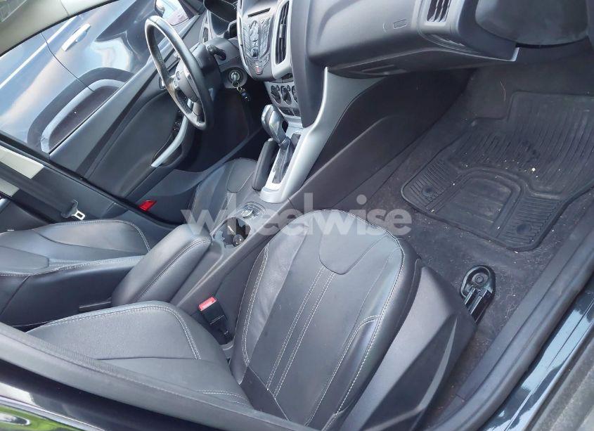 Photo 5 of 2014 Ford Focus SE (VIN 1FADP3K21EL252879)