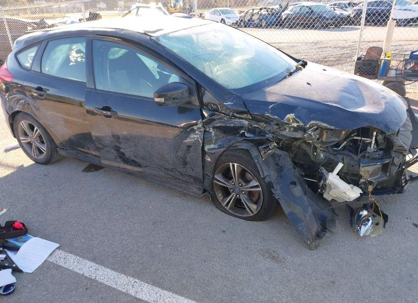 2014 Ford Focus SE (VIN 1FADP3K21EL254244) main photo