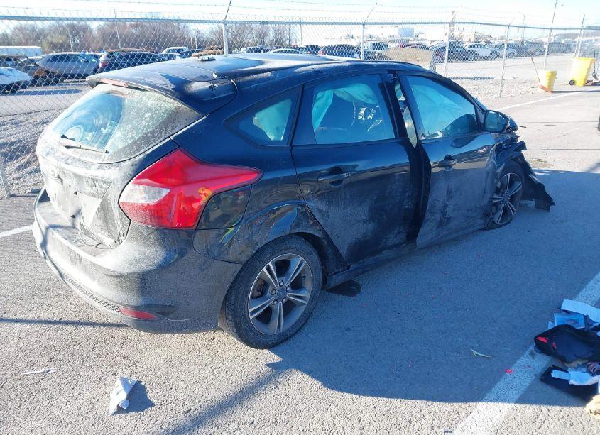Photo 4 of 2014 Ford Focus SE (VIN 1FADP3K21EL254244)