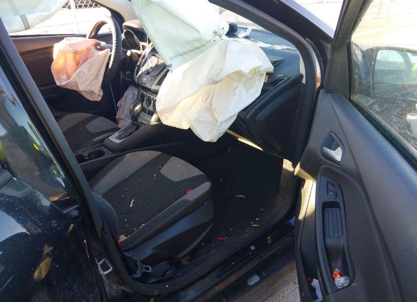 Photo 5 of 2014 Ford Focus SE (VIN 1FADP3K21EL254244)