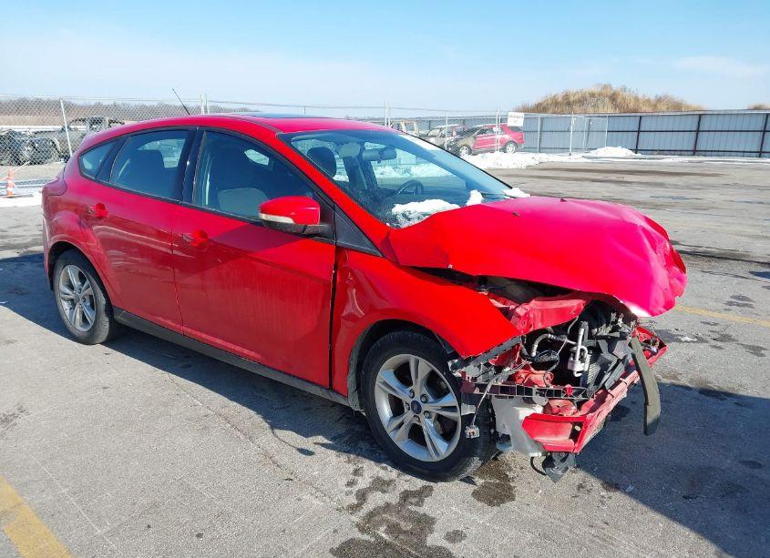2014 Ford Focus SE (VIN 1FADP3K21EL260691) main photo