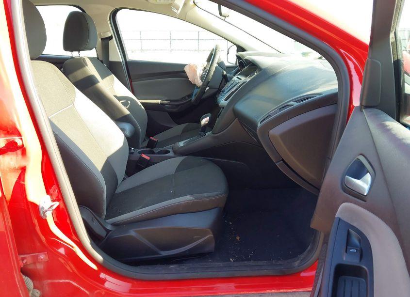 Photo 5 of 2014 Ford Focus SE (VIN 1FADP3K21EL260691)