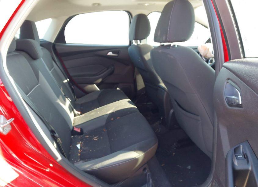 Photo 8 of 2014 Ford Focus SE (VIN 1FADP3K21EL260691)