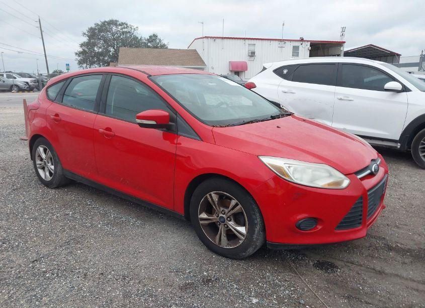 2014 Ford Focus SE (VIN 1FADP3K21EL273070) main photo
