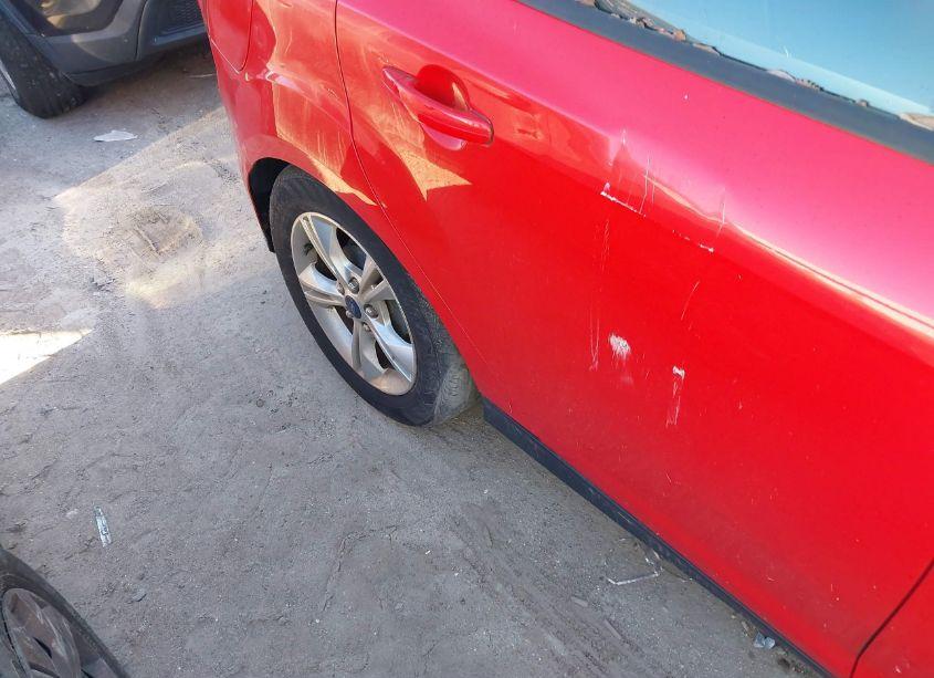 Photo 15 of 2014 Ford Focus SE (VIN 1FADP3K21EL273070)