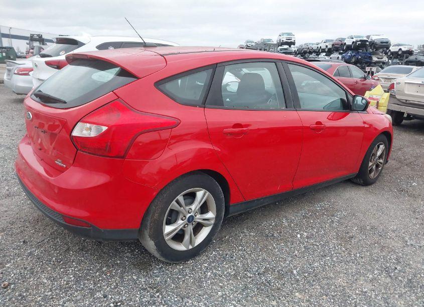 Photo 4 of 2014 Ford Focus SE (VIN 1FADP3K21EL273070)