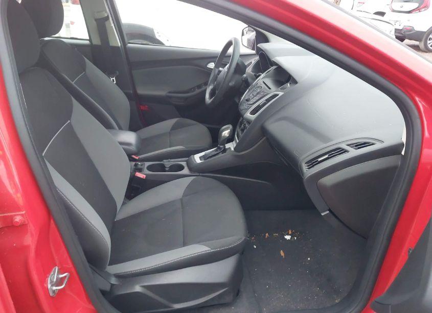 Photo 5 of 2014 Ford Focus SE (VIN 1FADP3K21EL273070)