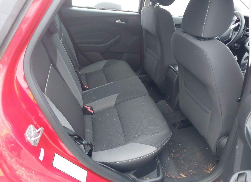 Photo 8 of 2014 Ford Focus SE (VIN 1FADP3K21EL273070)