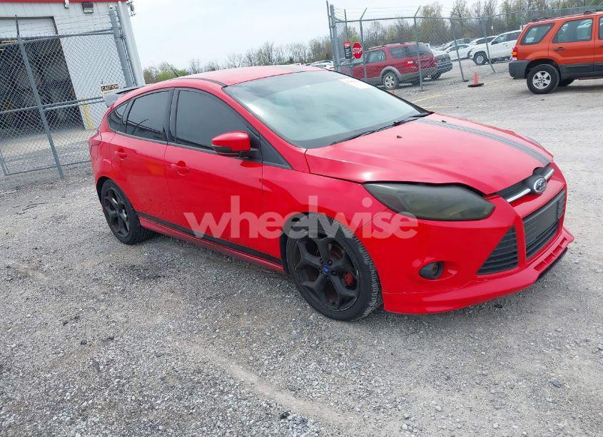 2014 Ford Focus SE (VIN 1FADP3K21EL275515) main photo