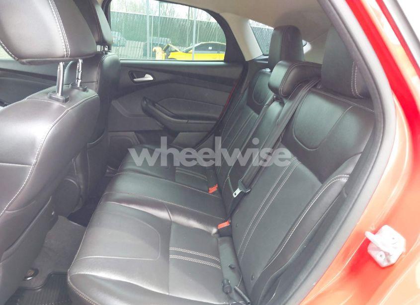 Photo 8 of 2014 Ford Focus SE (VIN 1FADP3K21EL275515)