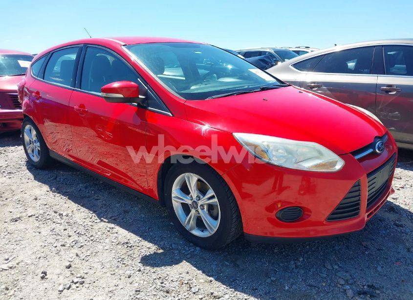 2014 Ford Focus SE (VIN 1FADP3K21EL283730) main photo