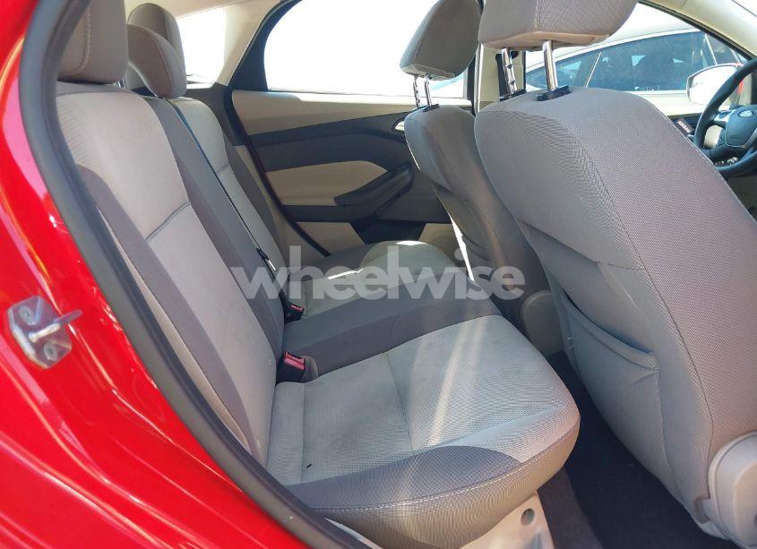 Photo 8 of 2014 Ford Focus SE (VIN 1FADP3K21EL283730)