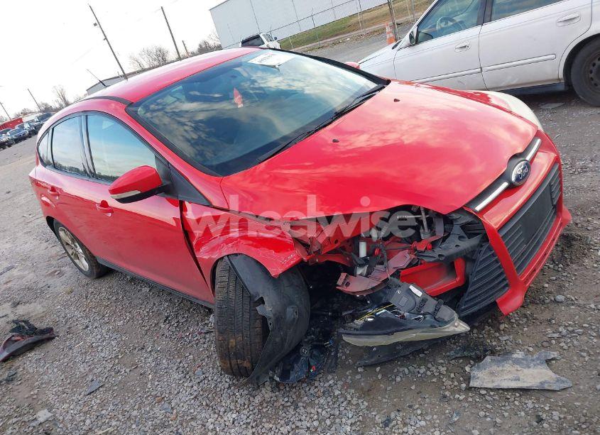 2014 Ford Focus SE (VIN 1FADP3K21EL313096) main photo