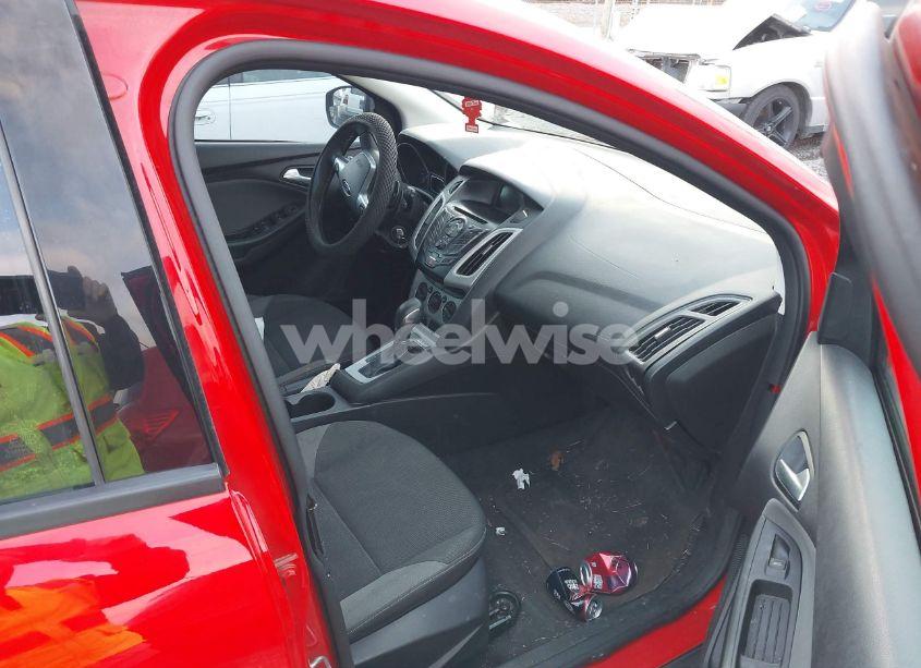 Photo 5 of 2014 Ford Focus SE (VIN 1FADP3K21EL313096)