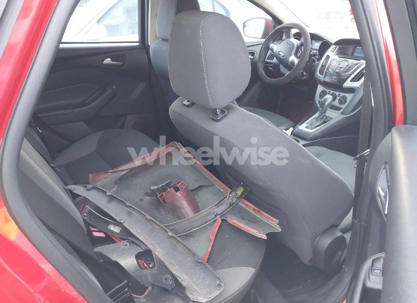 Photo 8 of 2014 Ford Focus SE (VIN 1FADP3K21EL313096)