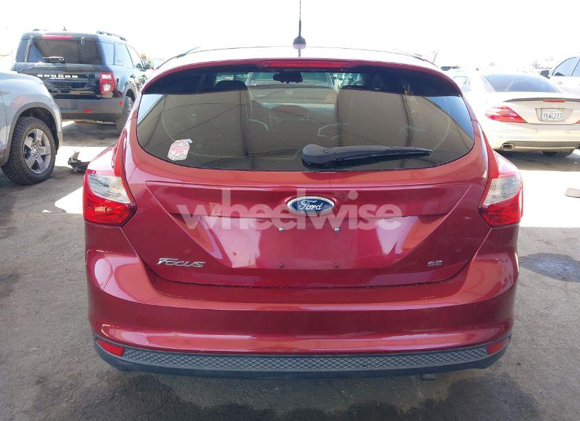 Photo 16 of 2014 Ford Focus SE (VIN 1FADP3K21EL326401)