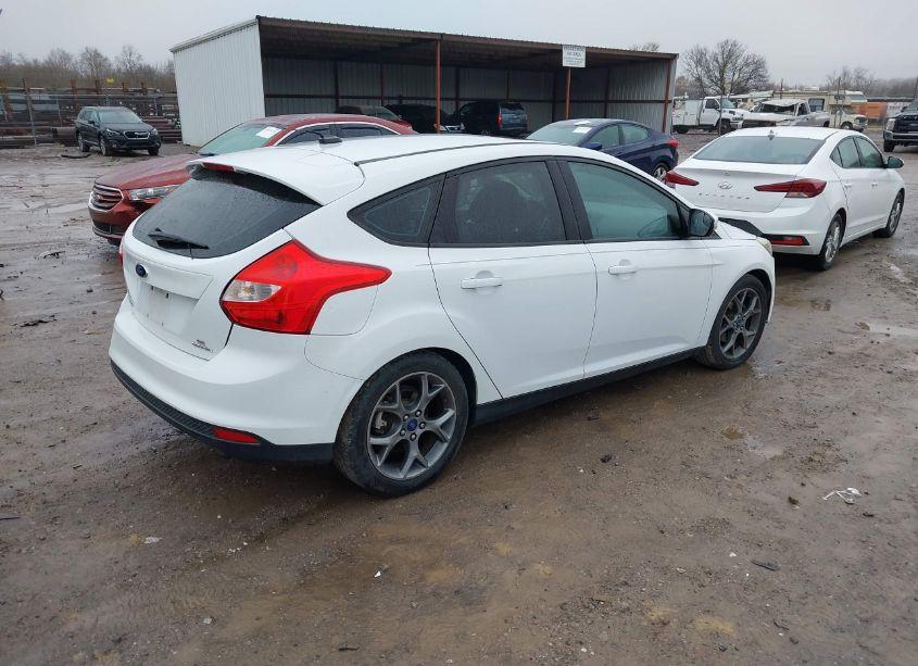 Photo 4 of 2014 Ford Focus SE (VIN 1FADP3K21EL368566)