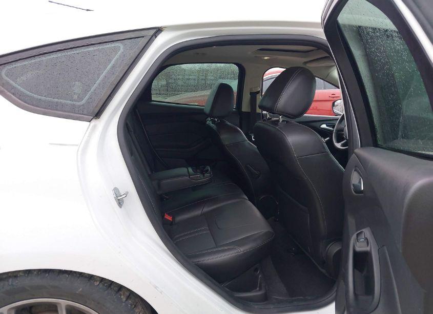 Photo 8 of 2014 Ford Focus SE (VIN 1FADP3K21EL368566)