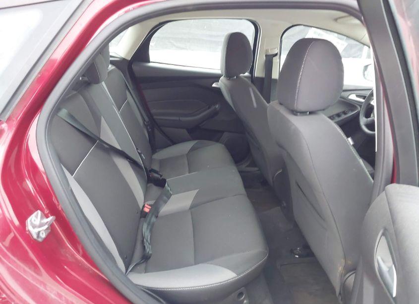 Photo 8 of 2014 Ford Focus SE (VIN 1FADP3K21EL379759)